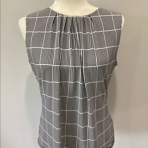 Calvin Klein Women’s Sleeveless Top Size M🌼